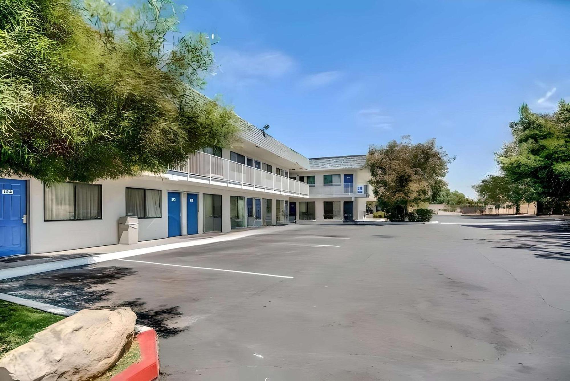Park Inn By Radisson, Tracy Exterior foto